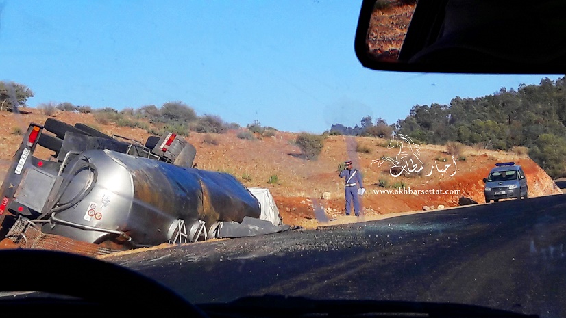 سطات : إنقلاب شاحنة صهريجية محملة بالحليب