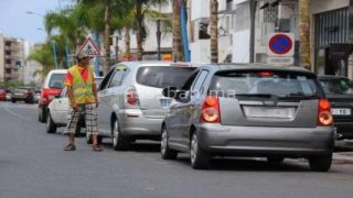 أصحاب السترات الصفراء يهزمون المجلس الجماعي لسطات ويعلنون استمرار فوضى “الباركينغات”