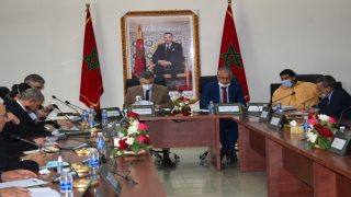 المصادقة بالإجماع على جميع النقط المبرمجة في جدول أعمال دورة المجلس الاقليمي وتأجيل النظر في نقطتين