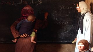 مؤطرات محاربة الأمية بسطات يشتكين التماطل في تسليم مستحقاتهم لسنوات