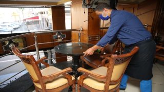 Les cafés et restaurants de Casablanca se préparent pour la relance du service sur place. 22062020-Casablanca