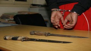 عاجل : ثلاثيني في حالة هيستيرية يصيب عدد من التلاميذ و السكان بجماعة الحوازة بطعنات بالسلاح الابيض