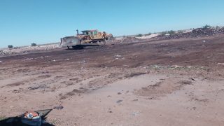 و أخيرا تم الشروع في ازالة إشارات الترحاب غير المطمئنة بالمدخل الشمالي للبروج