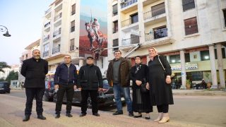 جمعية تامسنا للفنون الجميلة بسطات تبدع في رسم لوحة جدارية تكريماً لفرسان الشاوية