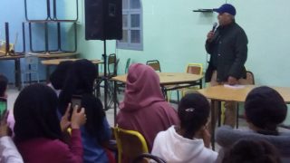 الفنان محمد عاطر يحل ضيفا على القسم الداخلي لثانوية البروج التأهيلية و يدعو الى التربية بالنموذج