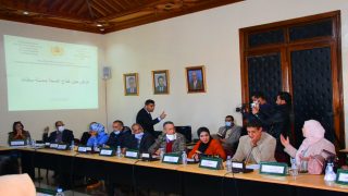 “عنتريات” خارج النص..