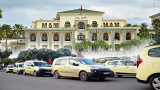 فشل عمالة سطات في تدبير النقل العمومي يدفع المهنيين الى تطبيق شرع اليد ورفع التسعيرات الى الجماعات المجاورة