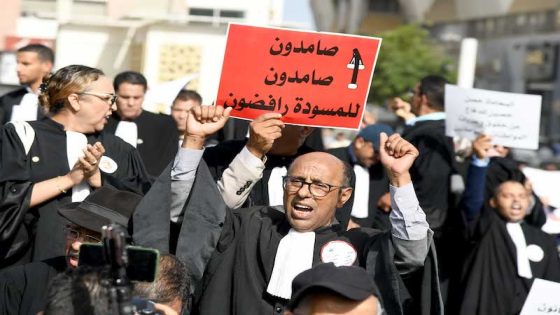 المحامون يعلقون توقفهم عن العمل و يعودون الى المحاكم