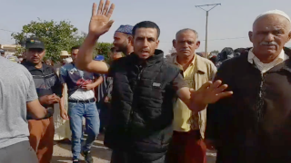 في وقفة احتجاجية، سكان جماعة السكامنــة بدائرة ابن احمد يطالبون بحقهم في التنمية