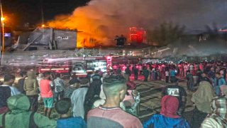 بالصور.. حريق مهول يأتي على جزء من السوق الشعبي (ماكرو)