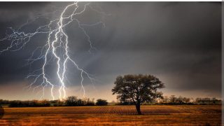 صاعقة رعدية ترسل ستيني الى المستعجلات بمسكورة