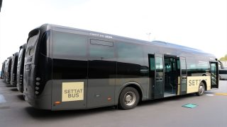 صور الحافلات الجديدة تُغري الساكنة… لكن “العقد العالق” يعرقل وصولها إلى سطات!