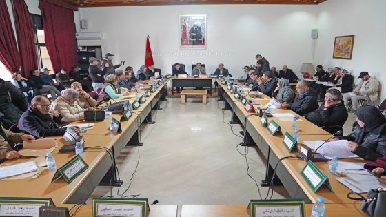 مجلس جماعة سطات يصادق على اتفاقية إحداث أسواق القرب خلال دورة فبراير 2026