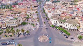 مجلس جماعة سطات يعتمد الأبيض والخردل ألواناً رسمية لواجهات البنايات