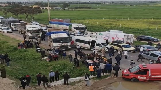 سطات: 23 مصاباً في اصطدام حافلتين لنقل مستخدمي “الكابلاج” بعد محاولة تجاوز خطيرة