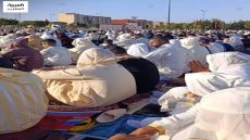 معاناة صلاة الجمعة : أو عندما تستظل الفواكه والسلع وتحرق الشمس الشيوخ